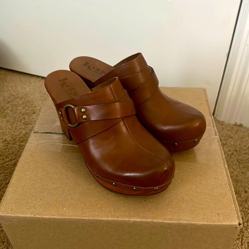 Korks brown leather wooden clogs. SUPER CUTE!!!